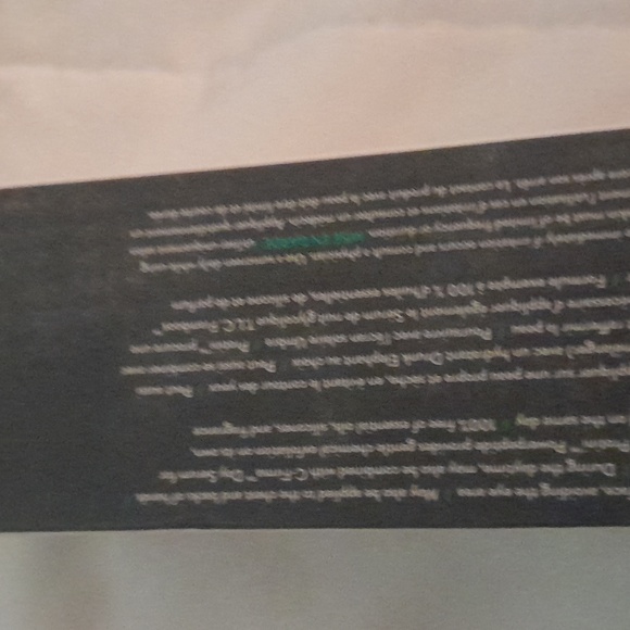 DRUNK ELEPHANT SERUM - Picture 4 of 6